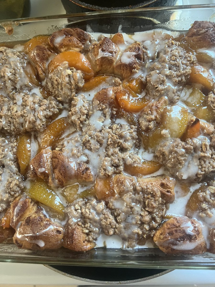 humblepaths's tweet photo. I cook to clear my mind and think through things. With that said I’ve made spaghetti, chicken Parmesan Alfredo, peach cobbler and baking 🍃cookies now…. https://t.co/K0wgcRUZ3t