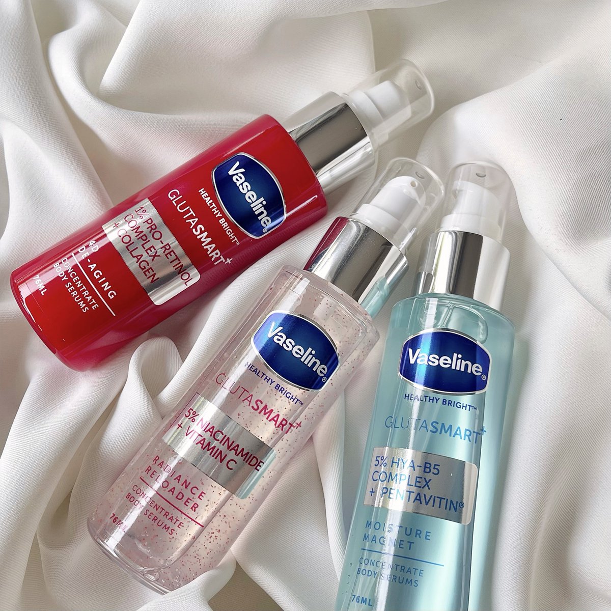 BubblesxMakeup's tweet photo. ใครเป็นสายบำรุงผิวนี่ขอแนะนำ Vaseline GlutaSmart+  ที่เพิ่งออกใหม่!🧴✨ นี่คือชอบมากกกก มันเป็นเซรั่มที่จะเอามาผสมกับโลชั่นให้เห็นดีกว่าเดิม หรือจะทาแบบเพียวๆก็ได้ 😂มีทั้งหมด 3 สูตร (ต่อ) https://t.co/1KTOKt0Usj