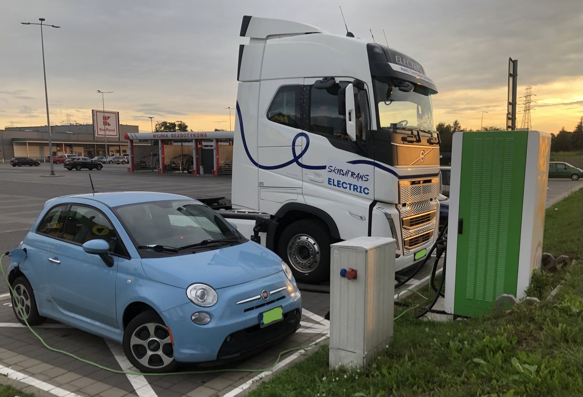 fiat_service's tweet photo. #greenway #ev #ElectricVehicles #fiat500e 
https://t.co/hyqDLfEQU0 https://t.co/cto3Lr7rJ7