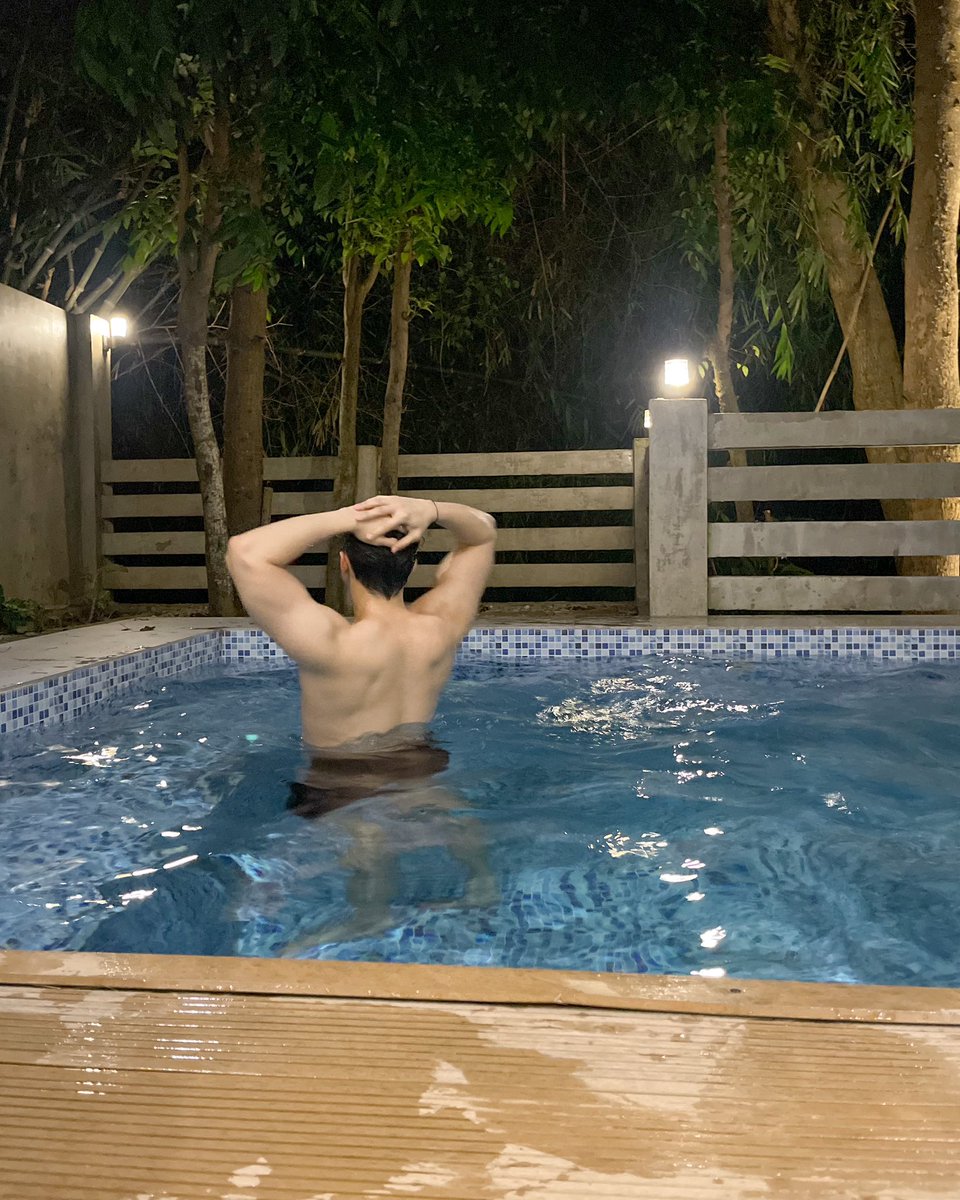 iamlarbs's tweet photo. quick escape https://t.co/t7jDZcaGLu