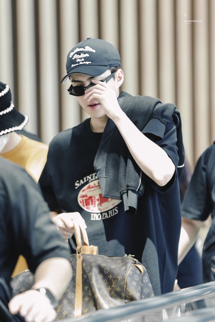 Grapeboy0412's tweet photo. 230814 ICN

#세훈 #SEHUN #吴世勋 @weareoneEXO https://t.co/lT9gGPnOQq