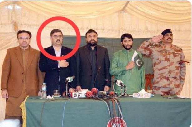 Parshan76508098's tweet photo. Right hand of ISI and collaborator of JeM, LeT and head of dozens of state run death squads, Anwar ul Haq Kakar is appointed as caretaker PM of Pakistan.  
 
Now more dead bodies, more missing persons &amp; more terrorism in Kashmir on cards. #BadaltaKashmir  #KashmirKaDushmanPak https://t.co/kOt06Xweim