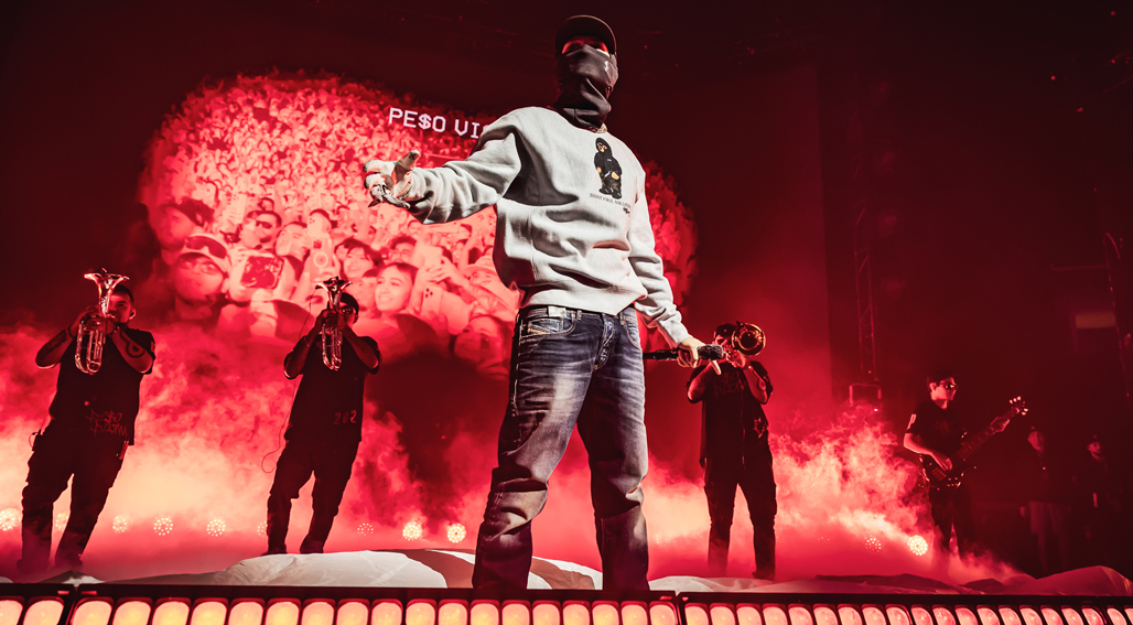 🤘Frames that rock | @ElPesoPluma🤘

📷: <a href="/PhilClarkin/">Phil Clarkin</a> #rocktheBOK #Tulsa