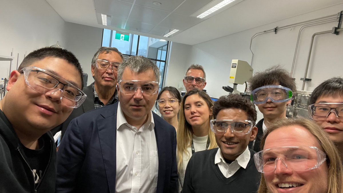 #ManchesterReUnited @UNSW @DrSvenRogge @UNSWScience My Manchester colleague and collaborator #NobelPrizeWinner (Physics-2010), Sir Kostya Novoselov, visited my labs, discussed our ongoing projects on graphene membranes, and Kostya delivered a lecture for #NationalScienceWeek