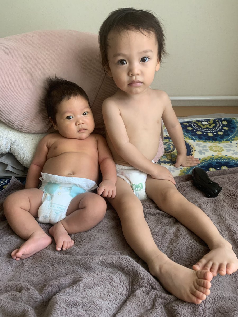 YOZOpine's tweet photo. 新しい赤ちゃんが生まれてから、きゅうな環境の変化に戸惑って,全力で反抗期になった上の子。私の顔を見ながら赤ちゃんを叩いたり蹴ったり噛みついてみたり🤯。どうしたら治るのか悩んだけど、1ヶ月たったら勝手に治った😂。今ではめっちゃかわいいみたいで、泣いたらあやしてくれる優しいお兄ちゃん🌟 https://t.co/tjYjS4zvqG