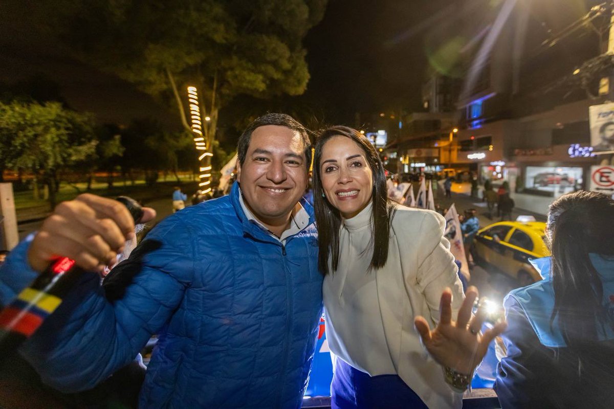 ecuarauz's tweet photo. #YaTenemosPresidenta https://t.co/tyYEVY59hl