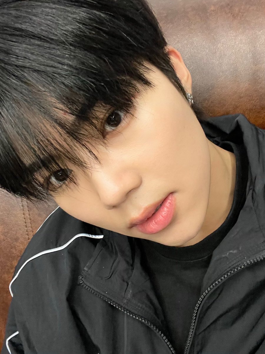 _💌

제로즈 우리 팬콘이 벌써 코앞까지 다가왔어요 우리의 행복한 추억을 위해 열심히 준비하고 있으니까 기대 많이 해주세요 !!내일이 제로즈에게 가장 행복한 날이 되었으면 좋겠어요 💙

#PARKGUNWOOK #박건욱
#ZEROBASEONE #ZB1 #제로베이스원