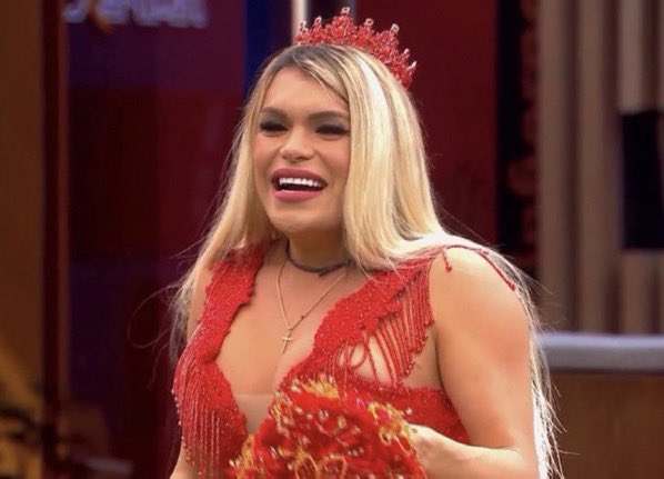 En un país golpeado por prejuicios y discriminación, hoy una chica trans acaba de ganar el reality más popular con el voto y cariño del público.

Que sea una invitación para abrazar a las personas trans, escuchar sus historias y respetar sus vidas. Felicidades Wendy Guevara 🏳️‍⚧️❤️