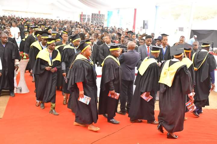 MaasaiPoly's tweet photo. Keep smiling You deserve this,You’re amazing, This is your https://t.co/7YsamHNRv4 did it! 🎓
Just remember now that you've graduated ,Bosses don't usually accept notes from  parents go be aggressive 😄
#ukweliusemwee
#graduationvibes https://t.co/pjSb6Mb3l2