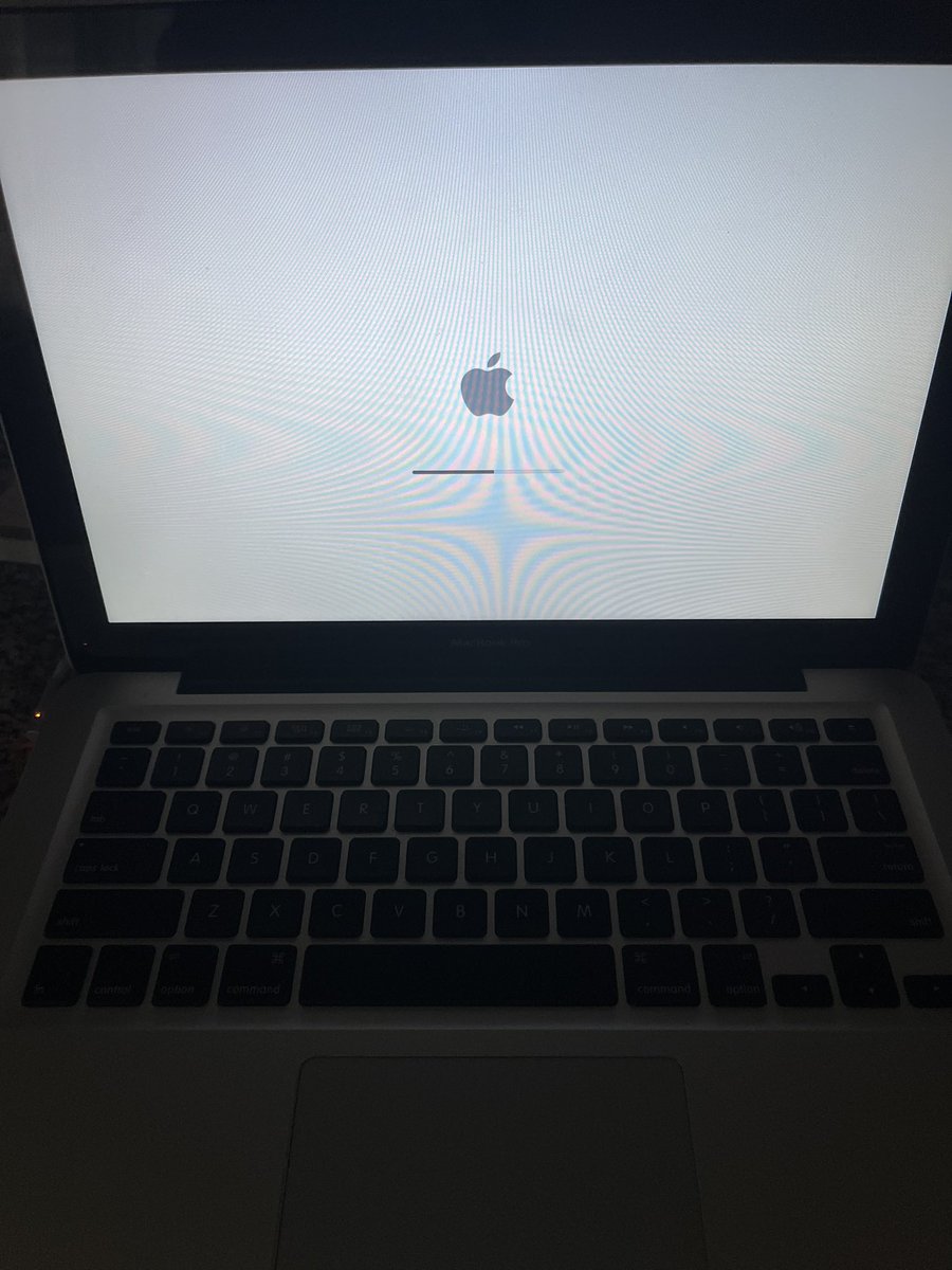 mcinallyd's tweet image. Any @Apple tech viz’s on here. My daughters MacBook Pro will start but only go to this screen, is there a simple fix or something I can do to make it boot up? Her work is on here 😬😬