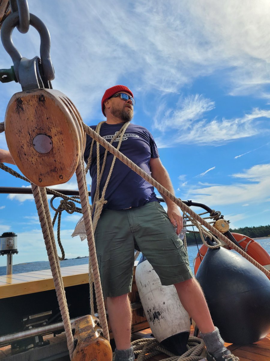 UNA tiimi merellä uusia tuulia hakemassa. Aurinko paistaa, tuuli on suotuisa ja matka taittuu Loviisasta Örregrundiin. #Loviisa #unaoy #hyvameininki