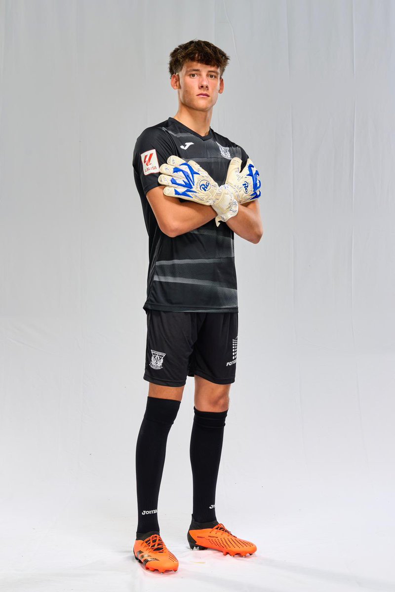 RG_Spain's tweet photo. @alvinabajas Alvaro Abajas portero del @cdleganes con nuestros #Aspro! 🔝

Pide tus RG aquí o en https://t.co/ho7nVRCkDK 

#TeamRG
#Borntobeakeeper
#guantes
#futbol
#gloves
#entreno https://t.co/pzOHmAoimG
