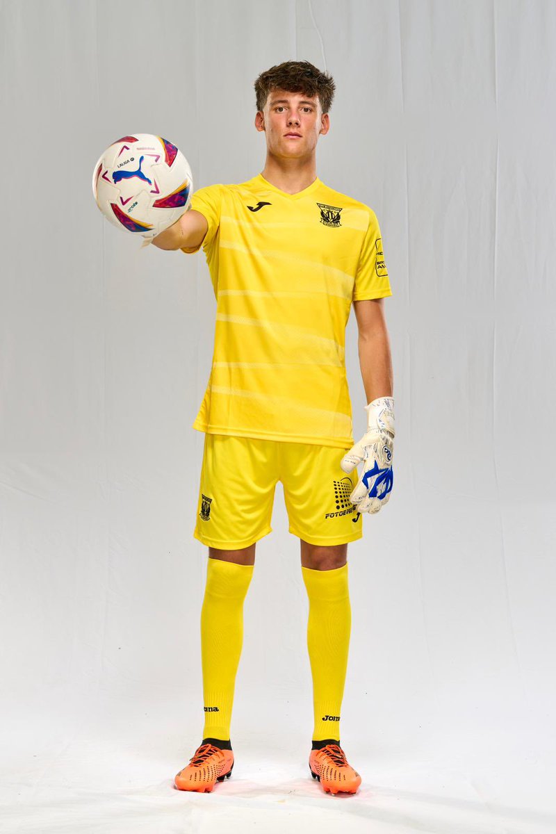 RG_Spain's tweet photo. @alvinabajas Alvaro Abajas portero del @cdleganes con nuestros #Aspro! 🔝

Pide tus RG aquí o en https://t.co/ho7nVRCkDK 

#TeamRG
#Borntobeakeeper
#guantes
#futbol
#gloves
#entreno https://t.co/pzOHmAoimG