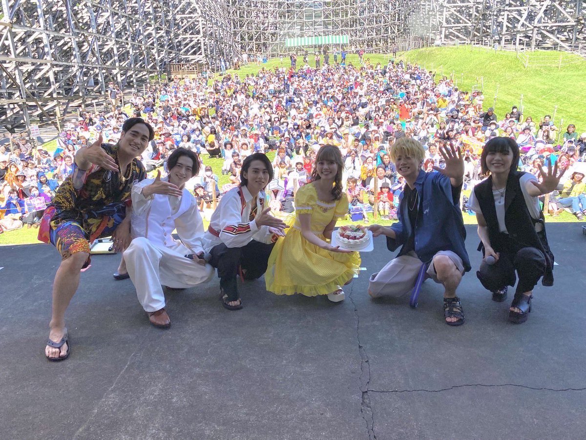 hi_erica_'s tweet photo. 城島高原パーク、Tジョイ博多にお越しくださった皆様ありがとうございました！！
ジェットコースターとても楽しかった✨🌼💛
そしてお祝いケーキもありがとうございます！
皆様のおかげで楽しい時間を過ごすことができました！　
#映画キングオージャー　まだまだ公開中です🌼💐 https://t.co/Jskh74bpCt