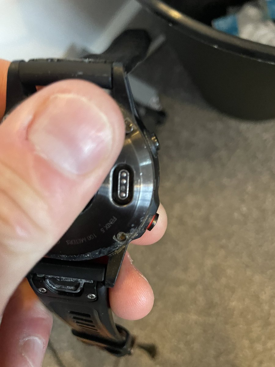 MattUpston's tweet photo. @GarminUK this is the back of my #fenix5 it’s stopped charging. I’ve done all the normal suggestions. Alcohol. Reset. New cable. New plug. Have I got a pin missing on the charger point? @UKRunChat https://t.co/niFLDQzRVm