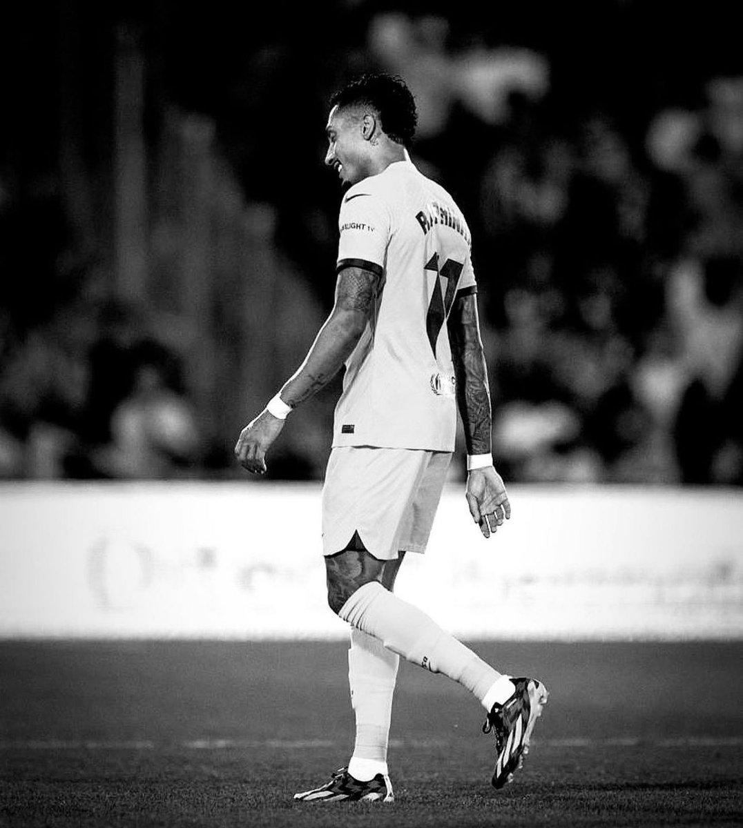 Forca_Fcb's tweet photo. 🚨🚨🚨🚨رافينها: اريد الاعتذار لزملائي والطاقم الفني والجماهير ومتابعيني على الإنستجرام. اخطأت وكان الفريق سيخسر. ليست البداية التي اريدها. مدرك لهذا وانا مسؤول عن ما حدث. بهذه الاخطاء سوف اتعلم واتحسن

العديد يكرهني الان لكن هذا لن يوقفني بتقديم الافضل لهذا القميص. انا كوليزي وسوف استمر بكوني جزء منكم

امل ان اعوض خطئي من اجل هذا الشعار