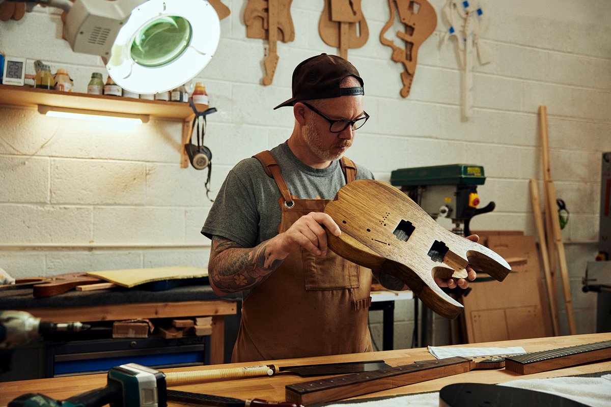 Stu is a professional luthier, skillfully crafting absolutely stunning guitars from his workshop in the Surrey Hills. I spent a day with Stu a couple of weeks ago, and he generously shared his expertise. #smpguitars #luthier #handmadeguitar #GuitarCraftsmanship #MasterLuthier