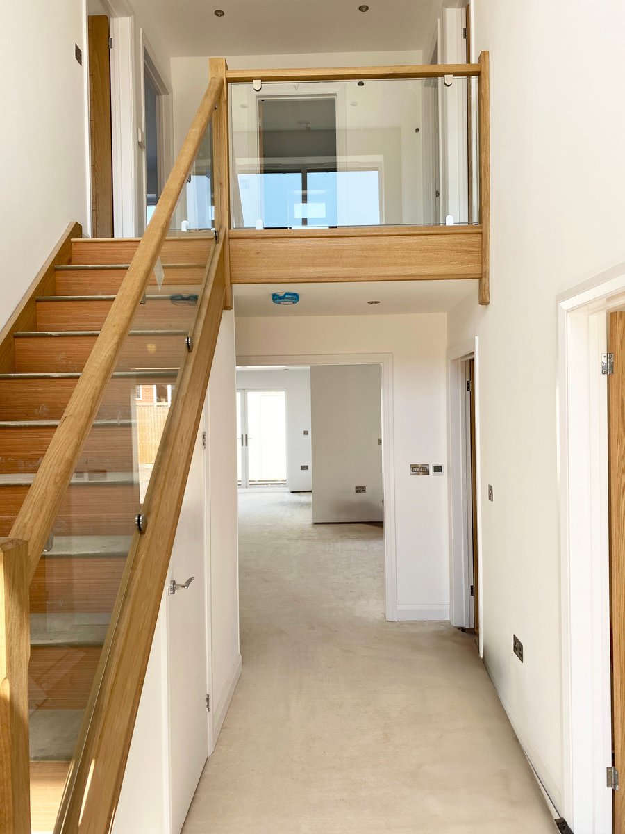 At K-Fix Systems Ltd, we're dedicated to turning your vision into reality. Our Home Stair Renovation Service revives tired staircases, giving them a fresh, revamped look that breathes new life into your home.

#oak #embedded #sqaureembedded #sqaureembeddedoak #hallwaydecor