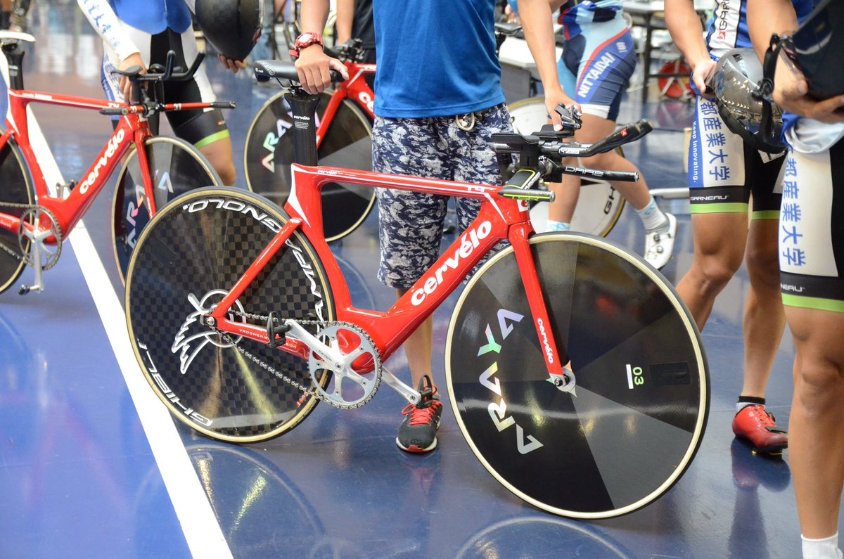 masanoriymg's tweet image. なんか、届いた！

オシャレは足元からならぬ、オシャレはディスクホイールのバルブホールフタから！！

ガムテープとか論外！！

あと、大会前にはWAKO'sのバリアスコートでピカピカに磨いておこう！

@NakashowaRS #wakos