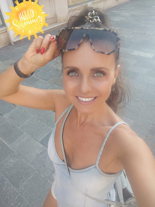 Piccola sosta in #italia 😊🇮🇹❤️🌞 https://t.co/IZKf78p6T3<a href="/tag/italia"class="tags">#italia</a>