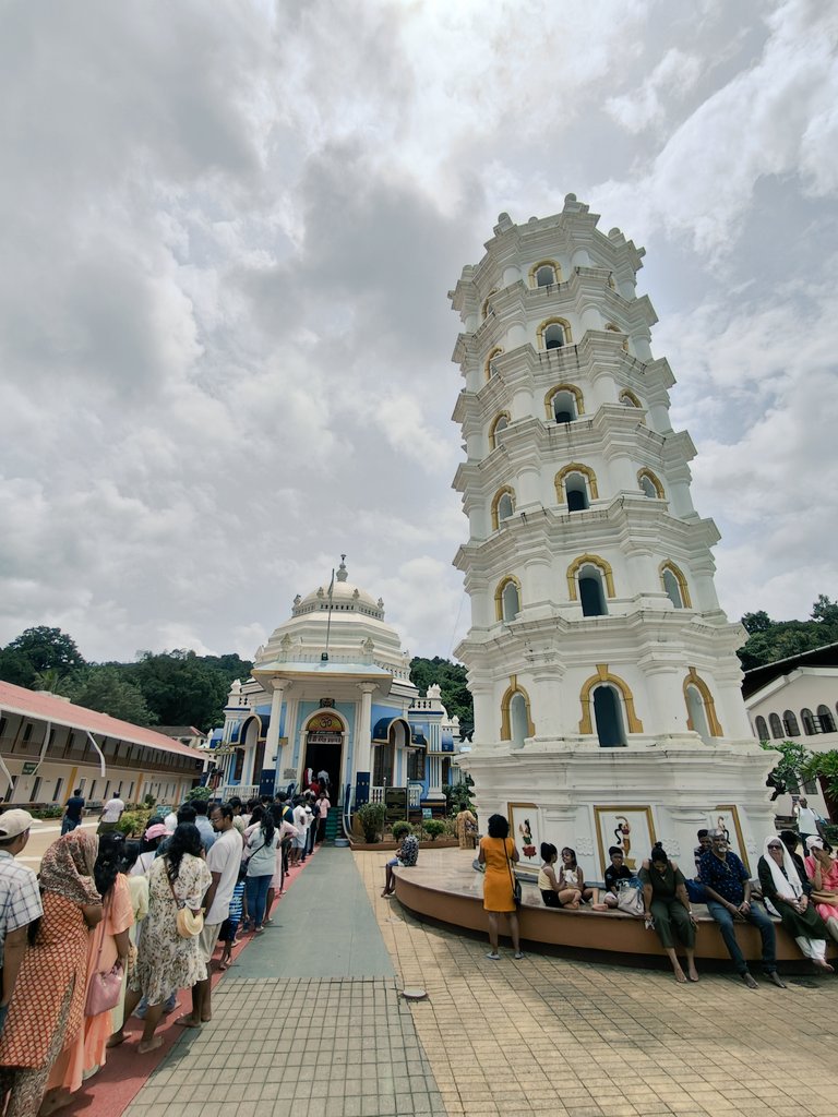 Temples of #Goa. Visited - Shri Shantadurga Saunsthan Mangueshi Temple (Lord Shiva) Both temples have 450+ years of history. Beautifully built and well maintained Note - Both temples do not allow short dresses (top or bottom) and suggest devotees to cover fully. Although…