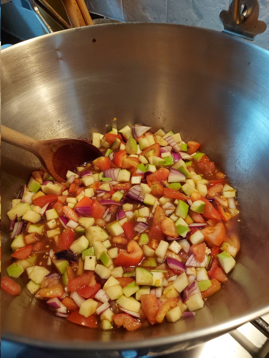 ToavesG's tweet photo. Homegrown loveliness in the pan, slowly simmering. Will look forward to eating this rainbow in the depths of winter.

#chutney #allotmentcolour #allotmentharvest #eatingtherainbow #toaves ##zerowaste #zerofoodmiles  #peelingsforcompost https://t.co/bTU7RyWDda
