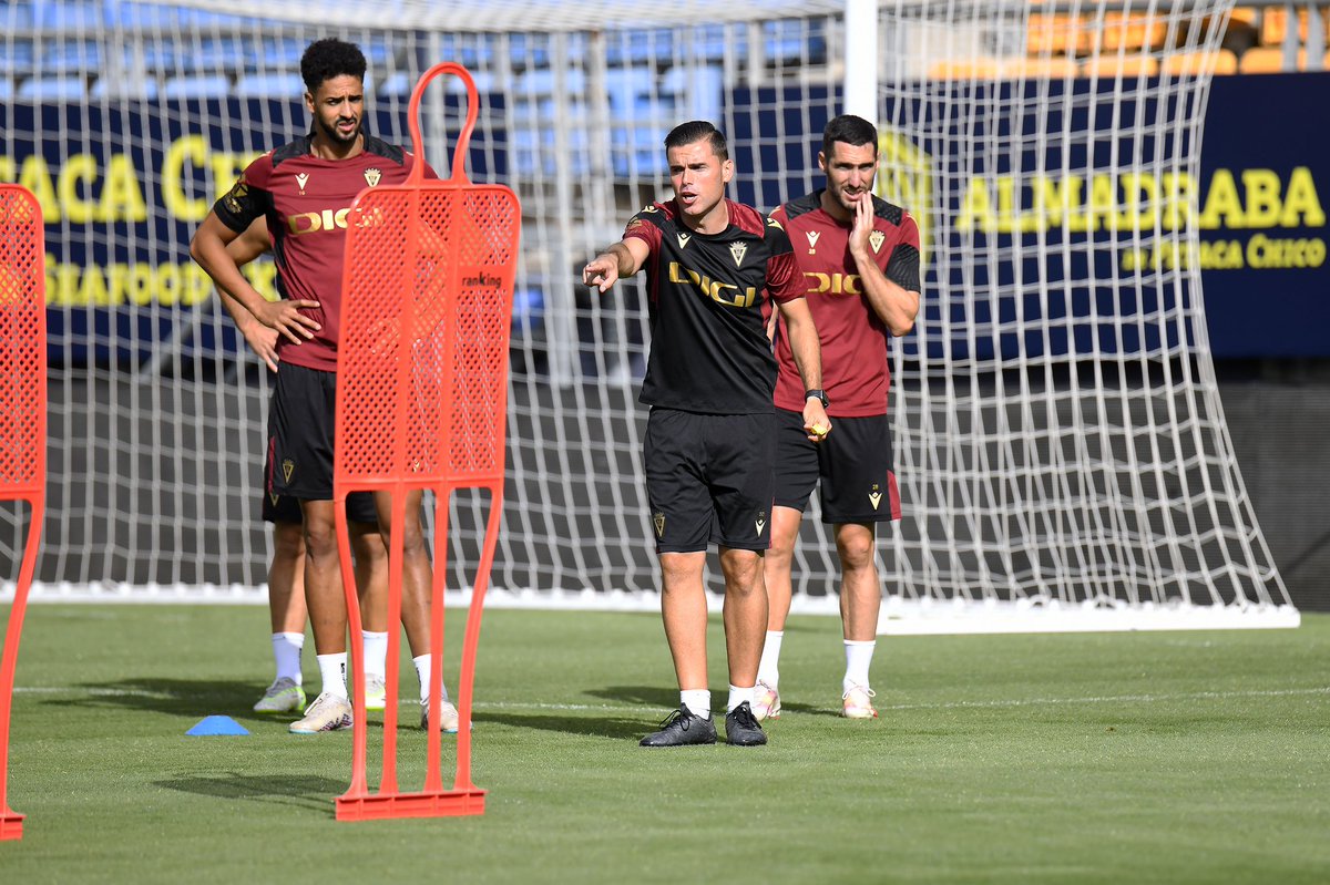SDorado10's tweet photo. Nueva temporada, MISMA ILUSIÓN!! Vamos @Cadiz_CF !!!! https://t.co/uXT0PdLWKQ