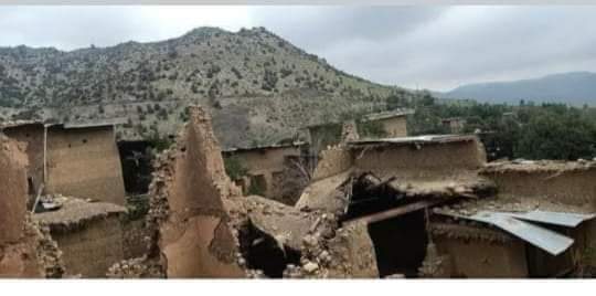 میں 14 اگست کی خوشی منانا چاہتا ہوں🫴
 لیکن سمجھ نہیں آرہا کہ جھنڈا گھر کے کس کونے پرلگاوں