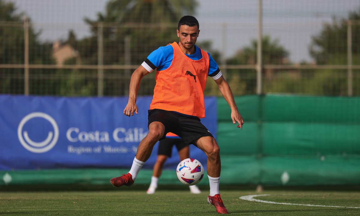 ✍🏻⚽️ <a href="/javibueno13/">Javi Bueno</a>, un pivote creador y canalizador del juego.

🔗 afefutbol.com/Entrevista-Jav…

#SesionesAFE