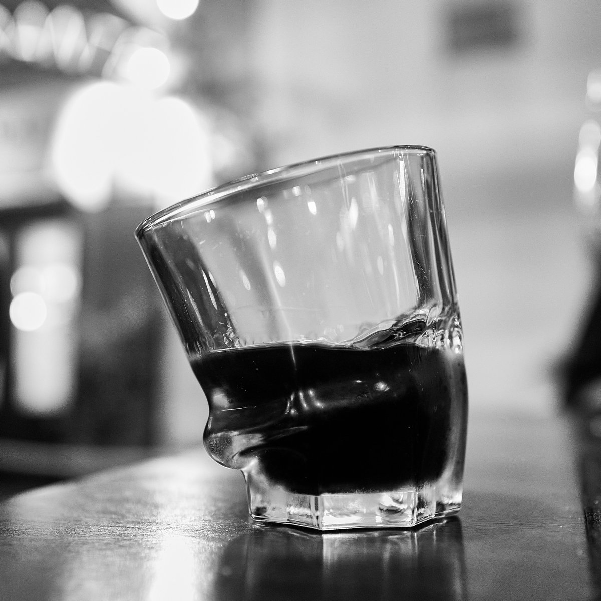 In a black universe, a glass cup moves as if led by invisible fairies. Its whimsical shape sings tales of distant worlds, where music brings the inanimate to life and silence becomes melody. 🎵 #leica #q2monochrome #Monochrome #Drink #WineGlass #AlcoholicBeverage