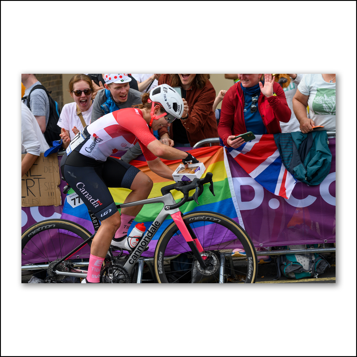 Calm47Path's tweet photo. Everyone loves a Greggs doughnut, Canadian Alison Jackson @aliactionjackson yesterday enjoying a doughnut during the Womens Elite UCI world championship road race  #fsprintmonday #wexmondays #Sharemondays2023 @GreggsOfficial  #GlasgowScotland2023 #UCIworldchampionships https://t.co/vTykq2CswA