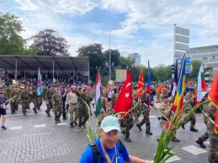 CAF_FAC_Europe's tweet photo. En juillet #Formation #Europe a été à la #105e #marche de #Nimègue! #Félicitations à tous ceux et celles qui ont participé à cet activité #non-compétitive, #stimulante et #amusante, où le #travail d'équipe est #estimé par #civils & #militaires! Détails: https://t.co/DCJAhdUn4P https://t.co/TUOZsqf76z