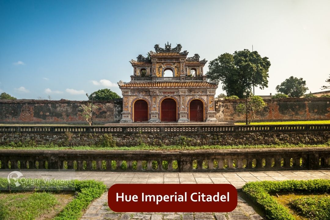 Originvietnam's tweet photo. Exploring Hue's Hidden Gems
Part 1:
#ImperialCity #PerfumeRiver #ThienMuPagoda #KhaiDinhTomb #DongBaMarket #HueCitadelSunset #OriginTravel https://t.co/QqboysMplc