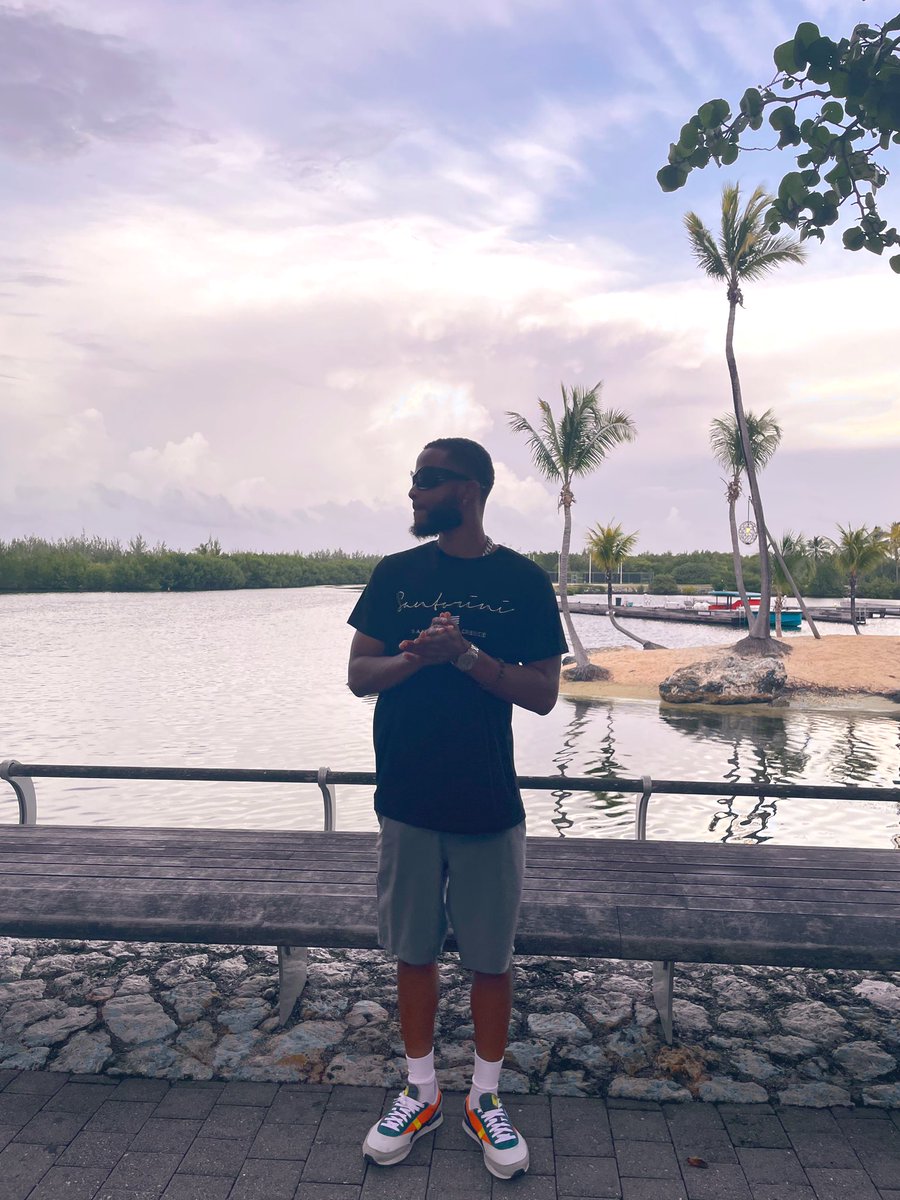JaydisCrete's tweet photo. Cayman Islands 🏝️ 😎 https://t.co/7jfrBFDXTa