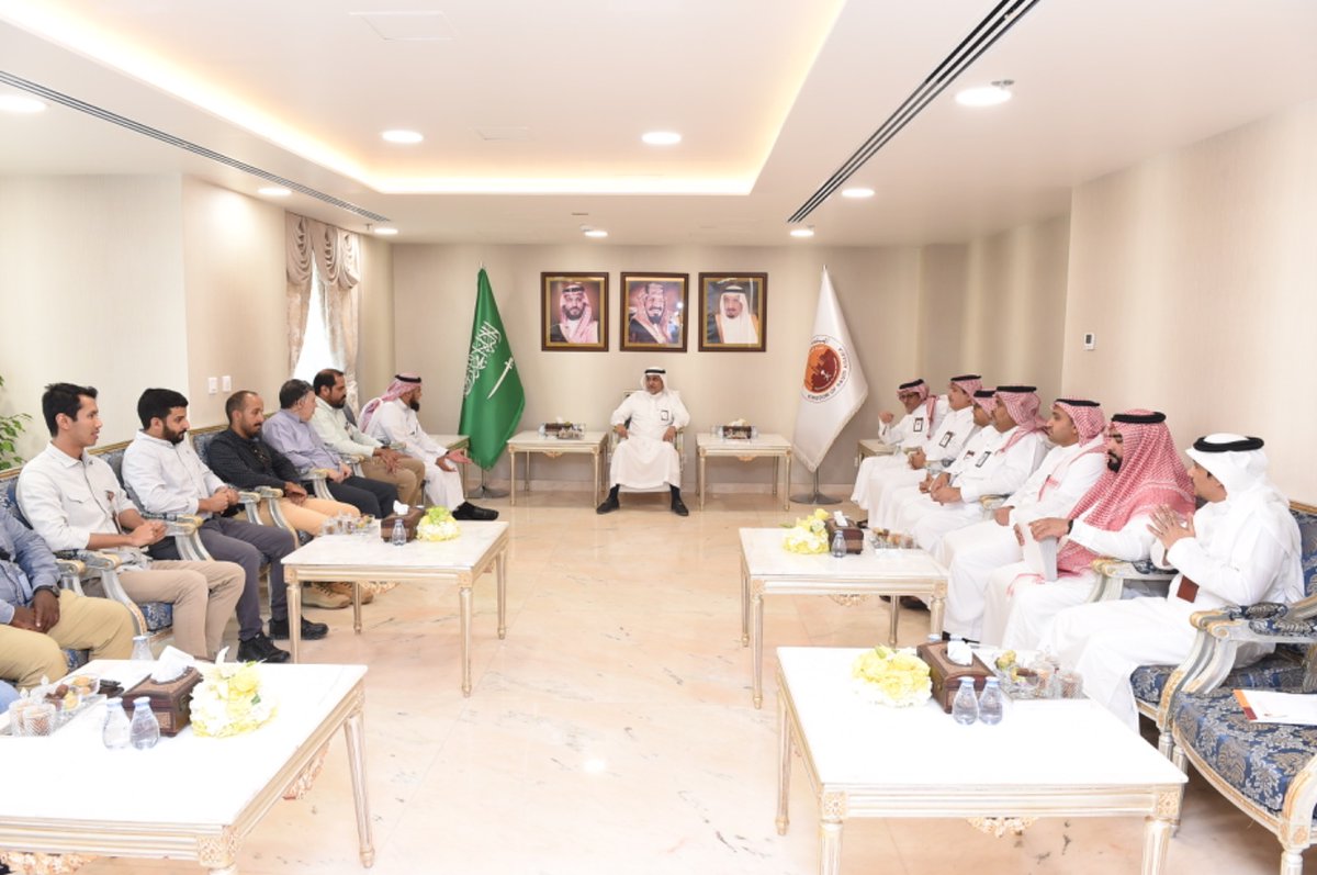 كرّم معالي رئيس #الهيئة_الملكية_للجبيل_وينبع م. خالد السالم خلال جولته التفقدية في مدينة #رأس_الخير_للصناعات_التعدينية عدداً من موظفي قطاع الشؤون الفنية نظير إسهامهم في إنجاز مشاريع البنى التحتية بمدينة رأس الخير.