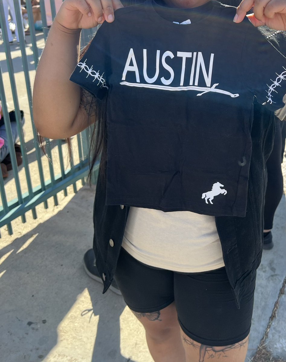 aprilndrea's tweet photo. Made a shirt for Posty’s baby girl but live nation was kicking out people early from the side of pit I was at &amp; I wasn’t able to give it to him. Staff said they would try but did they? 🥹 @postmalone @DreLondonEnt @rriproarin #postmalone https://t.co/HE2ekwwg2t