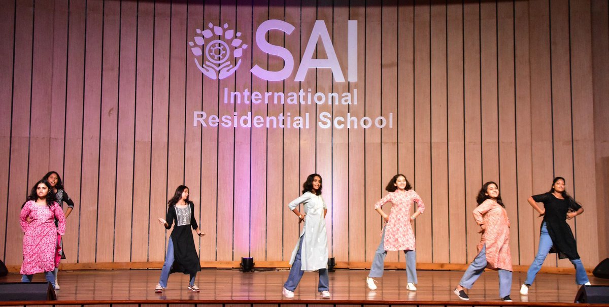 SAI_Edu_In's tweet photo. The  senior students orchestrated a heartwarming activity on August 12,  2023, where they engaged in Dancing with the SAI Care workers &amp;  staff members, creating a ring of happiness. 
#FoundersMemorialSeries #FoundersVision #FoundersMemorialTalk #FoundersMemorial https://t.co/Kr1hg7Pa4T