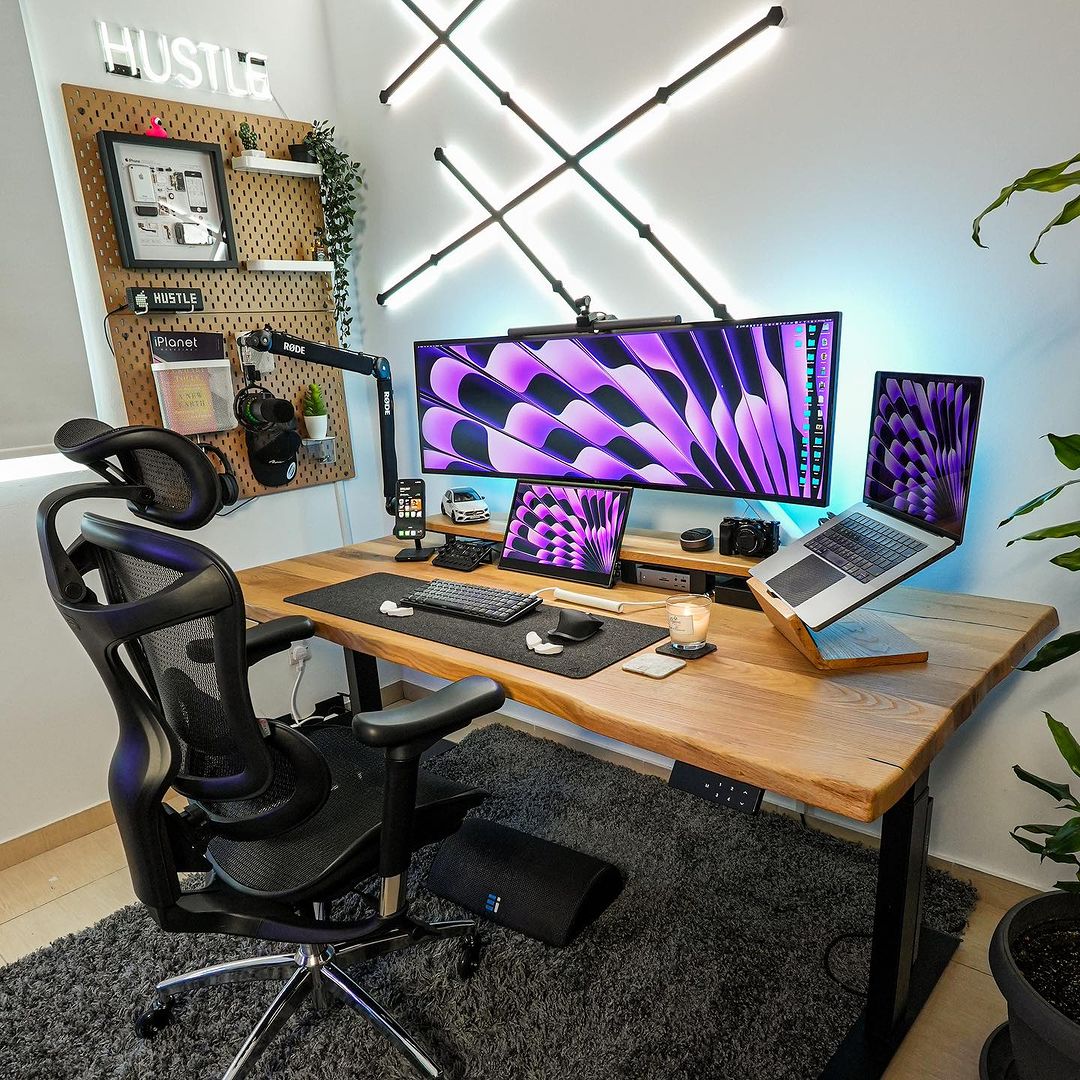 BenQlampe's tweet image. Découvrez la ScreenBar : la lumière polyvalente qui illumine parfaitement vos sessions de jeu, de codage et de créativité ! 💡✨ Plus de compromis sur l&apos;éclairage. 
#gaming #codinglife 
#jecode #polyvalence
#benqlaboratoire
📷:instagram.com/peterpandev/