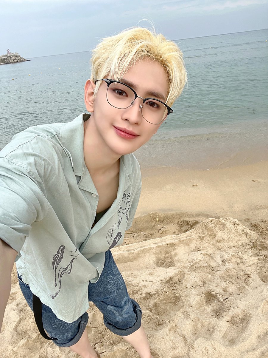 TPST__official's tweet photo. [📸TEMPIC]

23.08.14 #TEMFLIX

🤍오늘의 템페스트🖤

#TEMPEST #템페스트 
#한빈 #형섭 #혁 #은찬
#LEW #화랑 #태래 https://t.co/UmdRUHcIEV