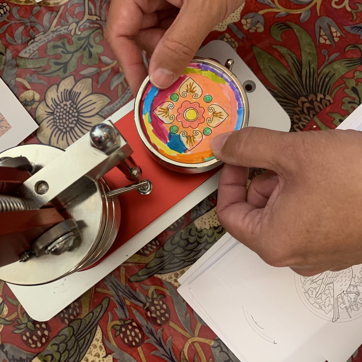 This week at Oak House Museum there’s brilliant badge making on Tue 15 Aug and Wed 16 Aug 1.30-3.30pm. £1 per badge, no need to book. 
On Thu 17 Aug 11am-3pm join @GoPlaySandwell  for free arty, crafty fun and games
#SummerInSandwell