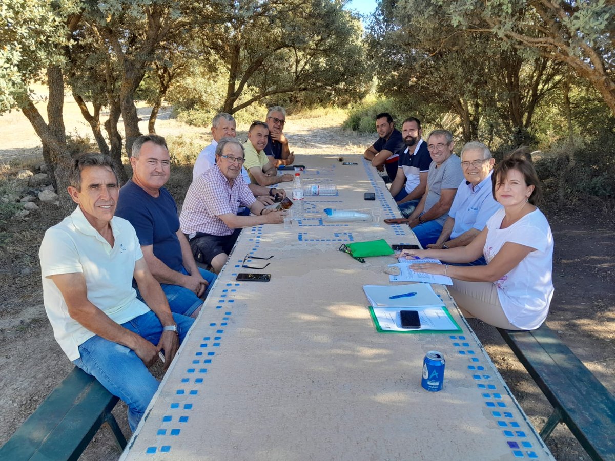 ASAJAAlmeria's tweet photo. Nuestro Comité Ejecutivo celebró su última reunión en #Topares en plena naturaleza, aprovechando la celebración de las fiestas de la localidad, en su apuesta por el impulso del #mundoRural y las #tradiciones.
#Almeríaysuspueblos #agricultura #ganadería #AsajaAlmería https://t.co/Fx1n4THfUK