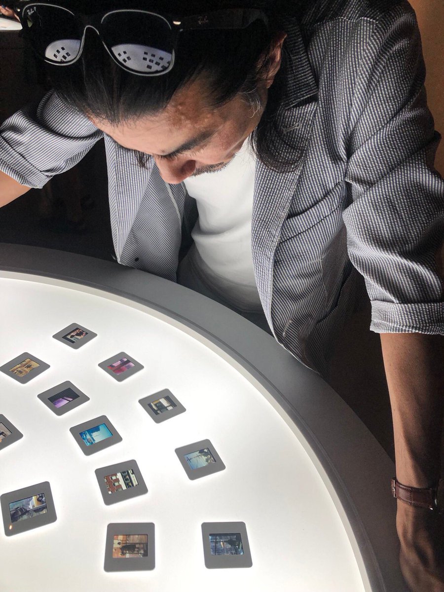 カラー写真のパイオニア、#ソールライター の #写真展 へ
26年前、親父のマニュアルカメラを持ち出し「アート」として始めた写真。
プロの世界に入り「仕事」として撮ることの多くなってしまった写真。
25年前、映画という『芸術』が好きで歩み始めた俳優。まさに原点回帰させられた
#写真家 #ヒカリエ