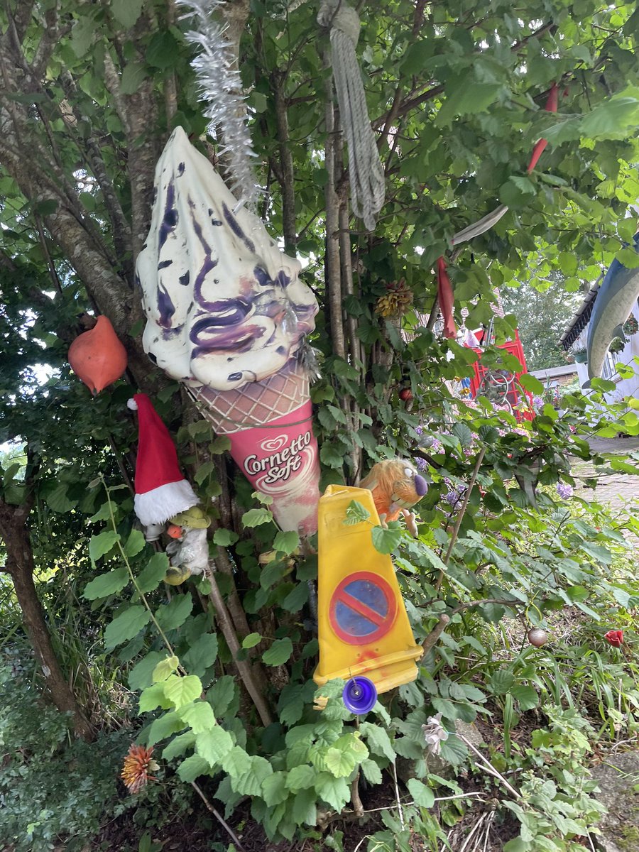 vkatsardis's tweet photo. So this lad in #Falmouth has put up some ๐ฉ along with a #cornetto sign
-Now,is he selling ice-cream?NO!He claims that having it there makes cars slow downโฆ๐
-If thatโs effective, letโs replace ALL ๐๐ฆ with Cornettos & see whatโs gonna happen, shall we?๐๐
#onlyincornwall https://t.co/nX7ej5JAjX