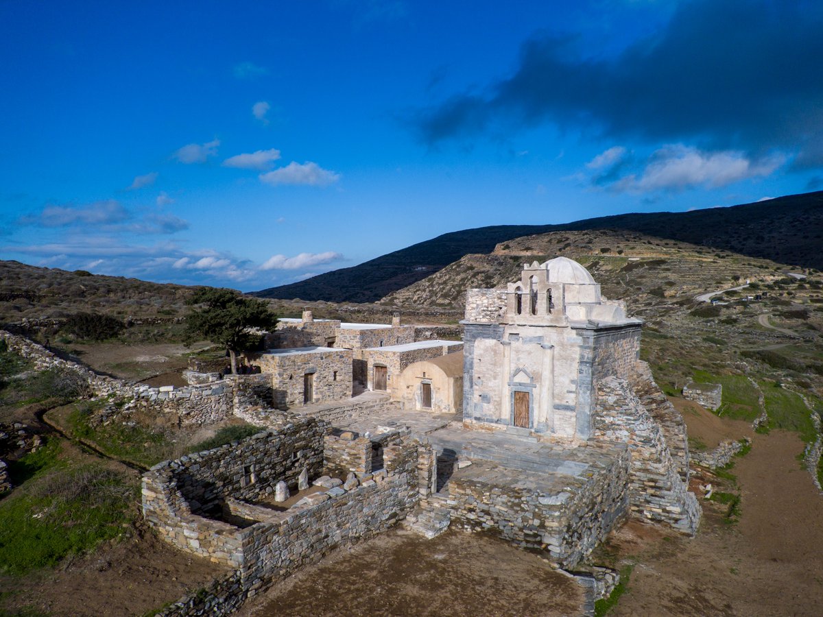 #Δεκαπενταύγουστος - Σήμερα γιορτάζουμε την Κοίμηση της Θεοτόκου, το Πάσχα του καλοκαιριού!

Χρόνια πολλά σε όλους❗🙏

🏦Το #μνημείο της Επισκοπής Σικίνου. Kτήριο της ρωμαϊκής περιόδου που διαμορφώθηκε σε χριστιανική #εκκλησία αφιερωμένη στην Κοίμηση της Θεοτόκου.

#MinCultureGr