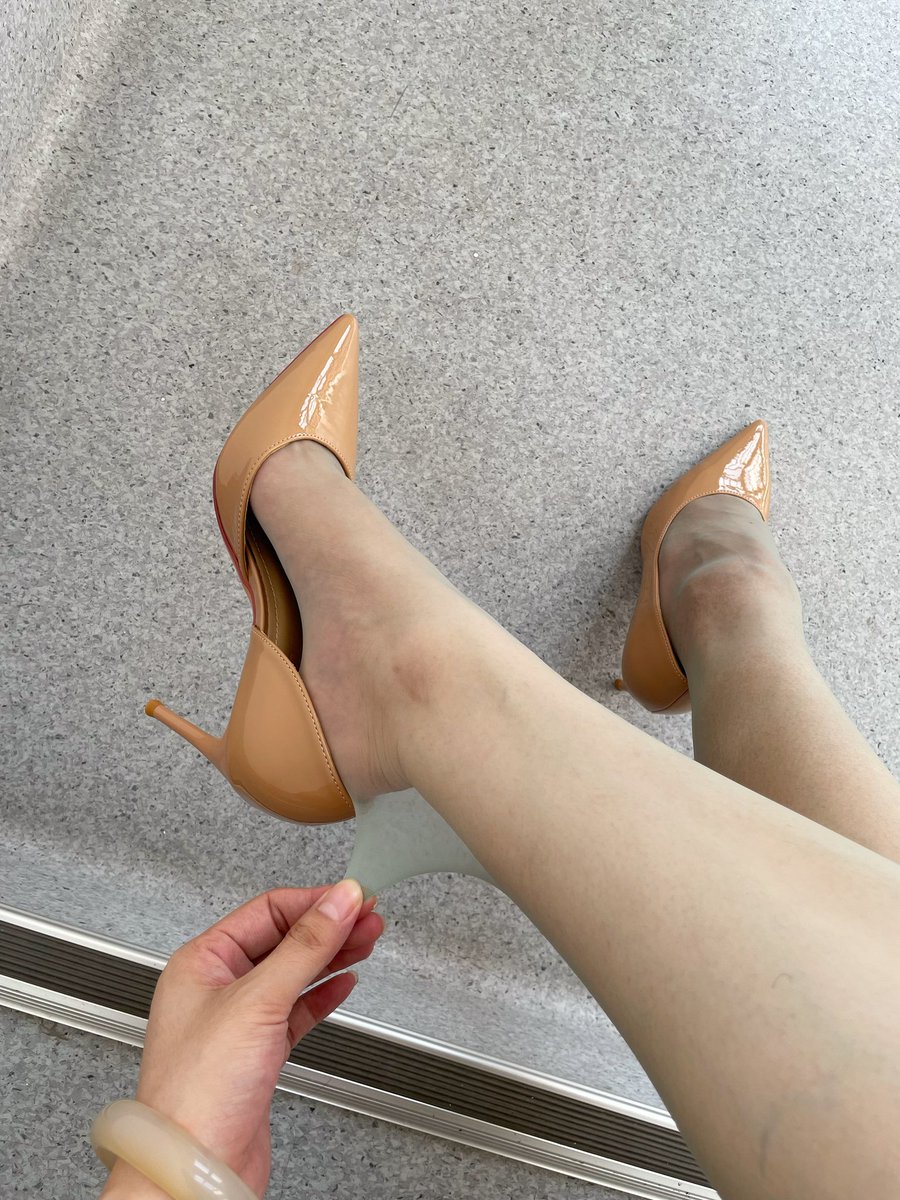 这双鞋鞋子里面可以塞点什么呢？ https://t.co/MvlCJT3uVo