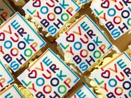 اليوم هو يوم " احب مكتبتك" ، وهو يوم يشجع فيه على زيارة المكتبات و قراءة الكتب و اقتنائها.

و المكتبات مصدر مهم للمعرفة و الثقافة منذ القدم، كان الاغريق يقولون " بدون مكتبة..ليس هناك حضارة".

و الألمان يقولون " المكتبة..مستشفى للنفوس".

و قال العرب" خير جليس للمرء..كتاب"