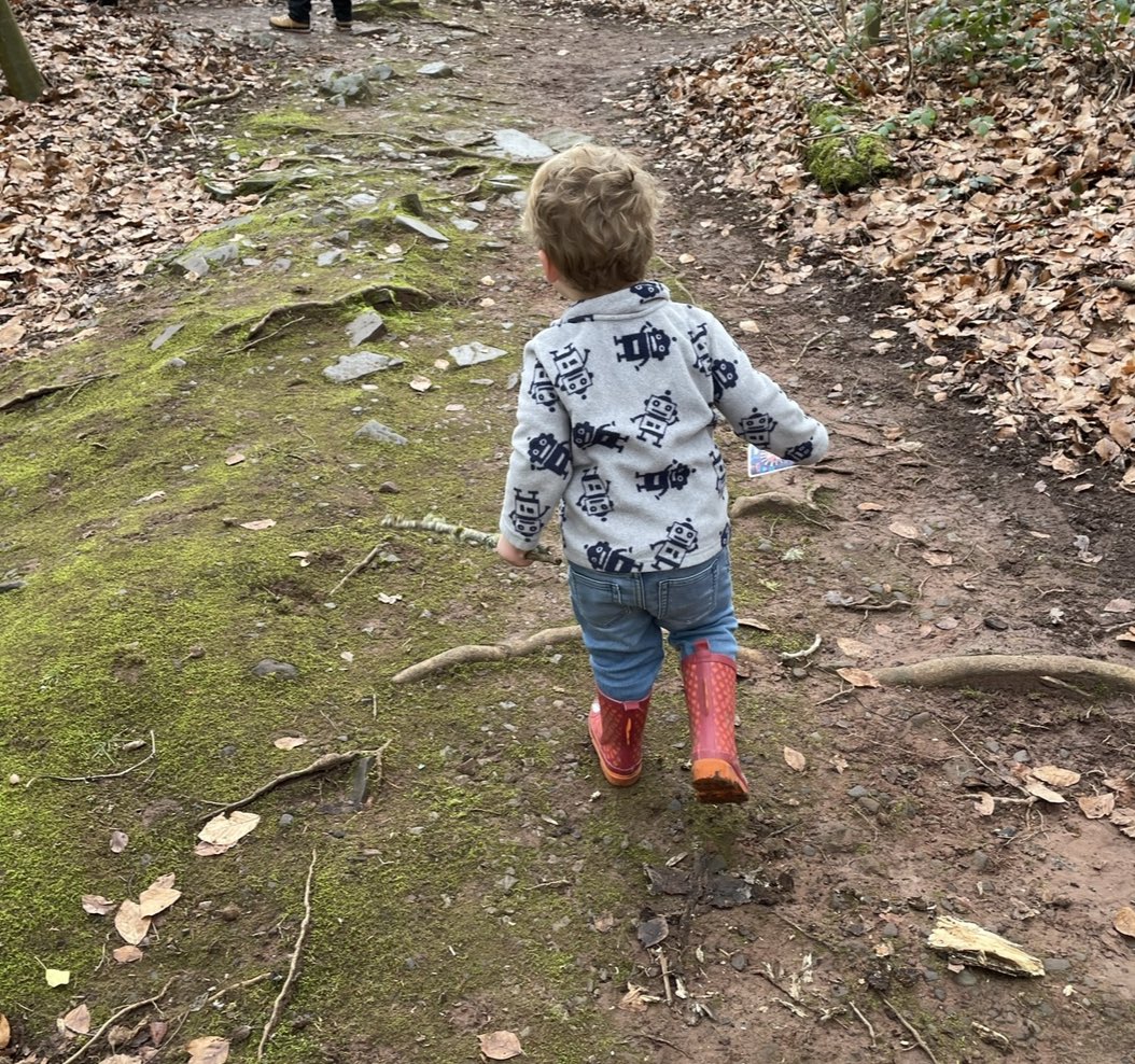 gooutsideuk's tweet photo. simply head out for a walk! Use our app to discover some new places or pop to one of Gloucestershires amazing parks and green spaces to get your fix. Send in your pictures and win a GO goody bag! #GloucesterSummerChallenge #Week4 https://t.co/eCuFw2MIJR