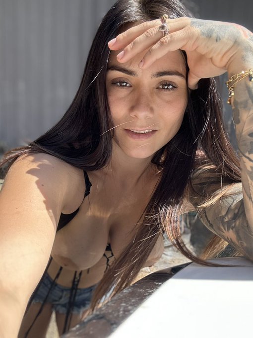 Let&rsquo;s titty  fuck https://t.co/4bw2r2Tj3Z