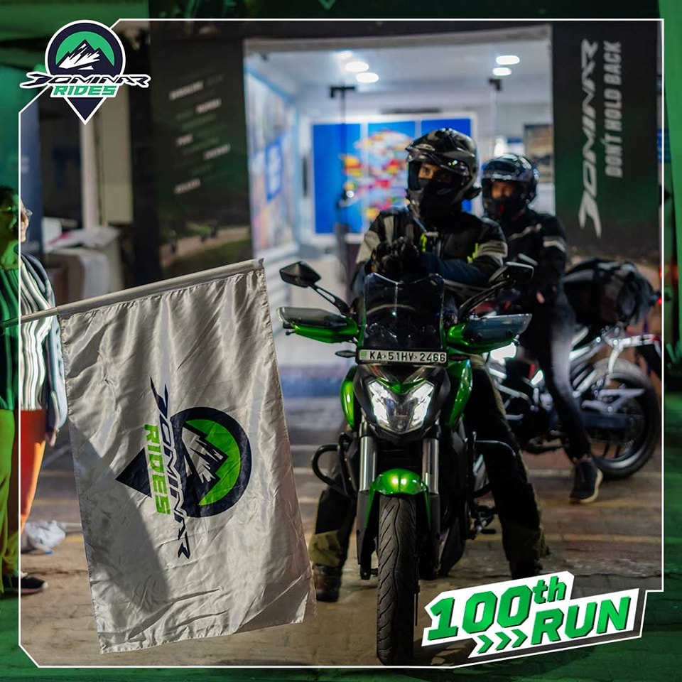 _bajaj_auto_ltd's tweet photo. Milestone 100 ✅

The 100th Dominar Run saw riders from Bangalore come together and do what they do best - ride their hearts out, make memories, and not hold back on the celebrations❤️

Here's a glimpse.

#DominarRides #Dominar400 #Dominar250 #TourReady #100thRun #Milestone https://t.co/wxwrYkPAoD