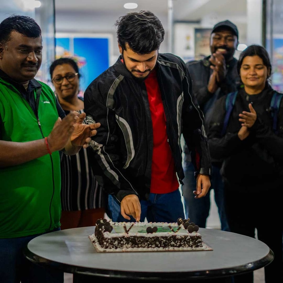 _bajaj_auto_ltd's tweet photo. Milestone 100 ✅

The 100th Dominar Run saw riders from Bangalore come together and do what they do best - ride their hearts out, make memories, and not hold back on the celebrations❤️

Here's a glimpse.

#DominarRides #Dominar400 #Dominar250 #TourReady #100thRun #Milestone https://t.co/wxwrYkPAoD